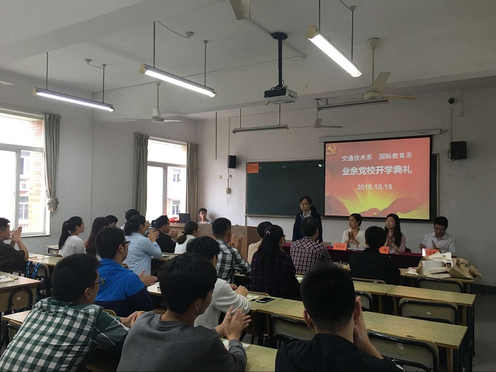 新闻照片.jpg 新闻照片.jpg