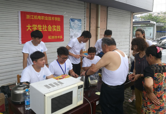 维修_meitu_3.jpg 维修_meitu_3.jpg